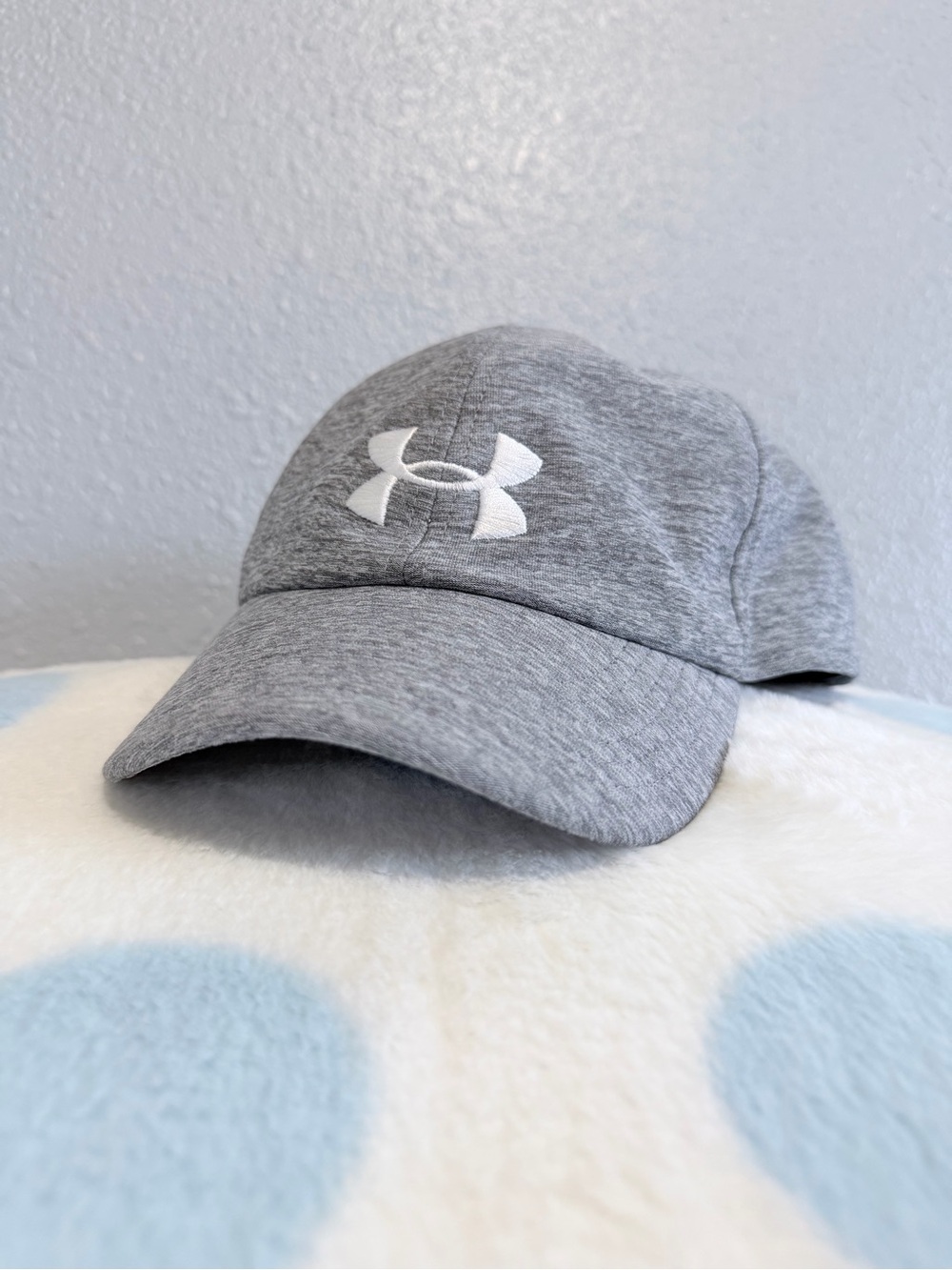 [Under Armour] Teen & Women’s Heather Gray Logo Baseball Cap